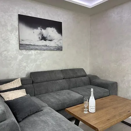 елегантен двустаен Four Seasons Apartament