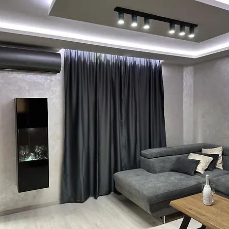 елегантен двустаен Four Seasons Apartament Burgas City